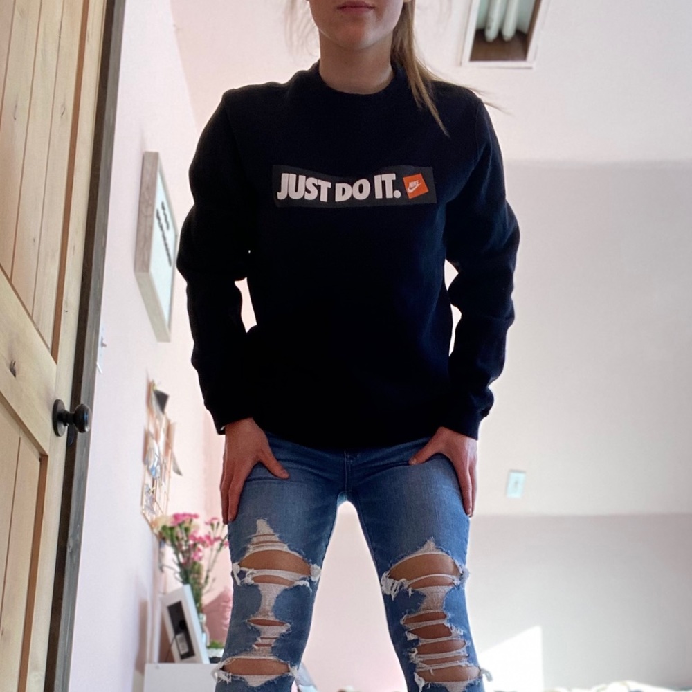 Nike graphic crew neck